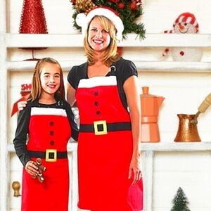 New Festive Christmas/ Holiday Party Adult Santa Clause/ Mrs. Clause Apron NWT